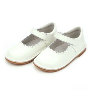 L’AMOUR Caitlin Scalloped Mary Jane Size 5